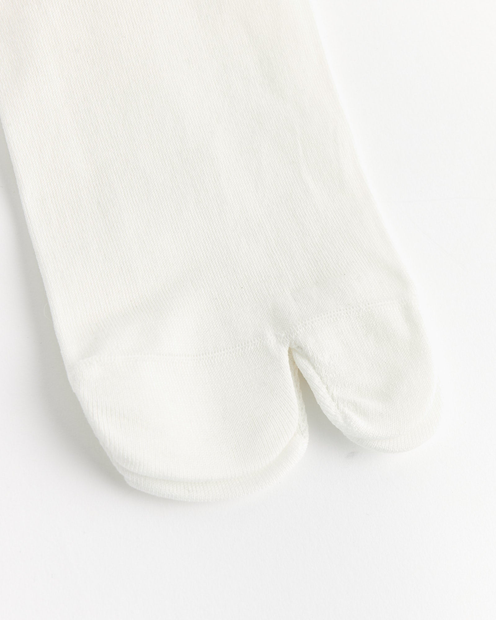 cotton tabi short crew socks in optic 2