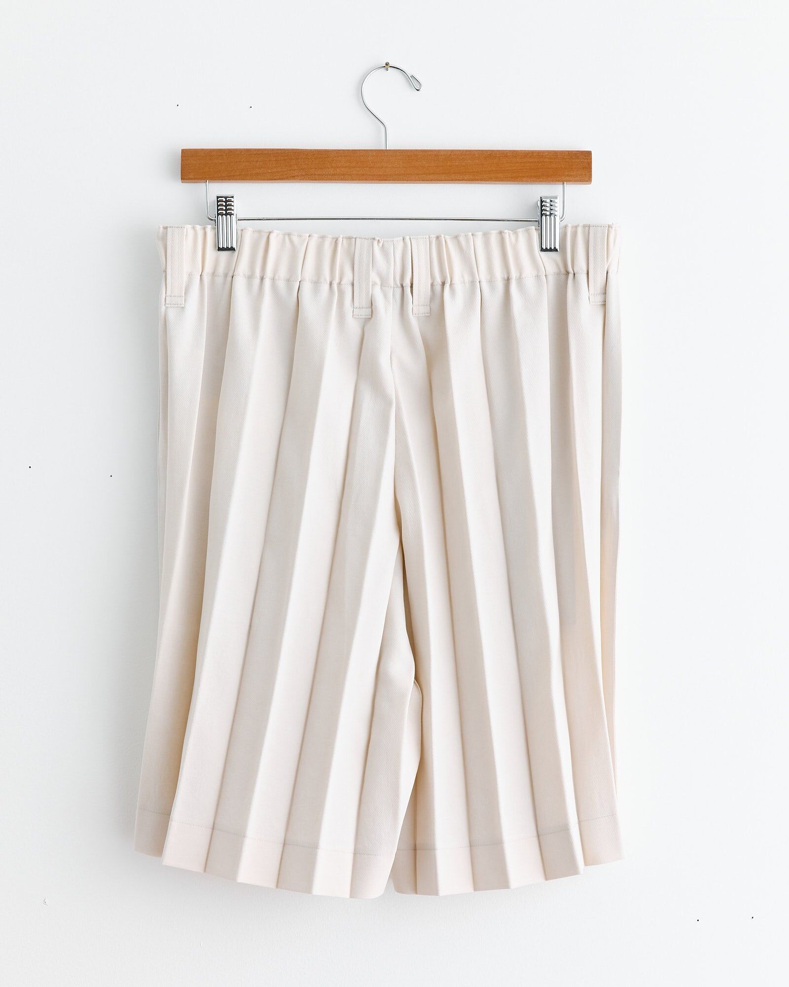 edge ensemble short in beige 3
