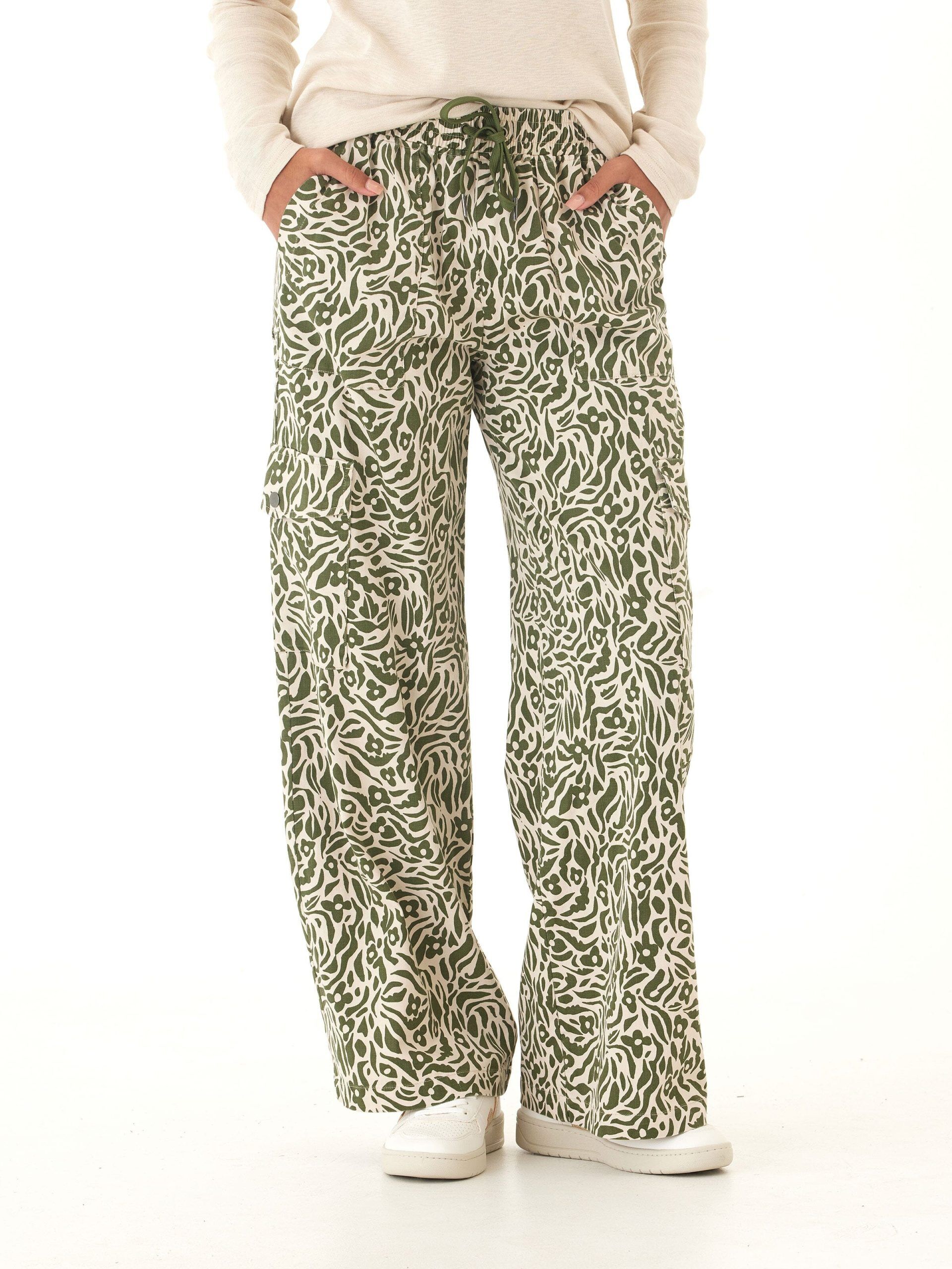 eila wild floral print stretch twill wide leg cargo pant 2