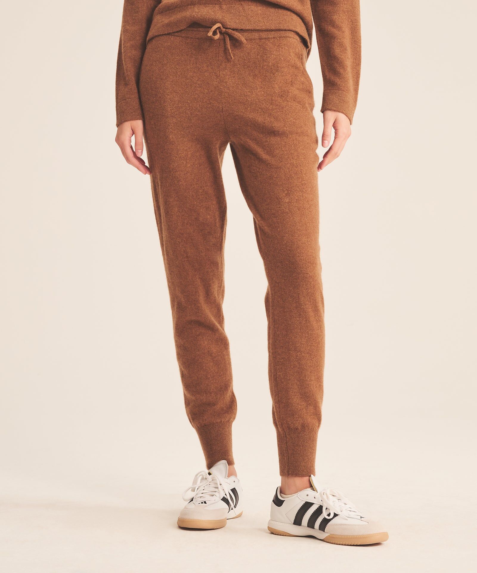 off duty cashmere jogger 2