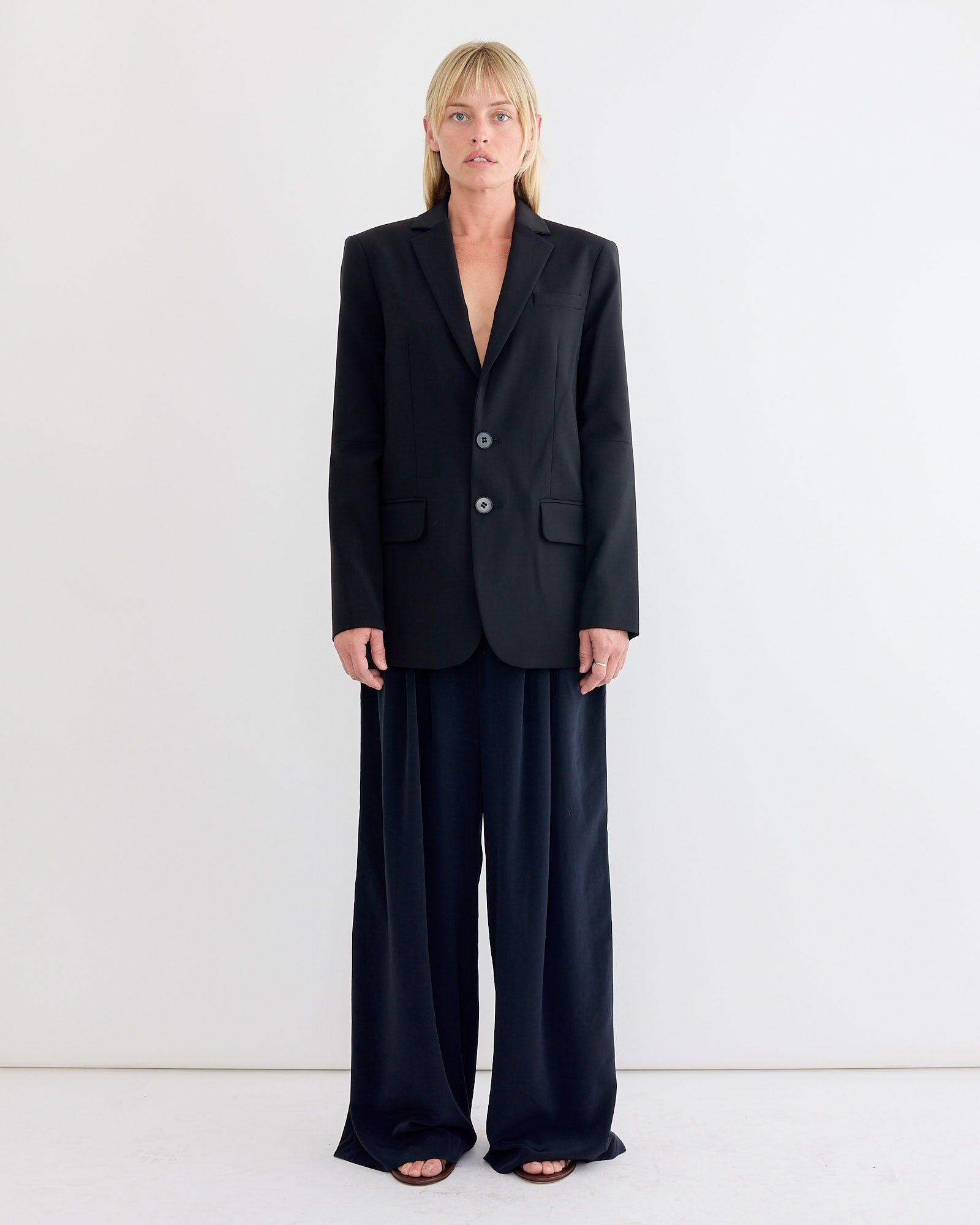 relaxed suiting triple pleat pant in navy 3