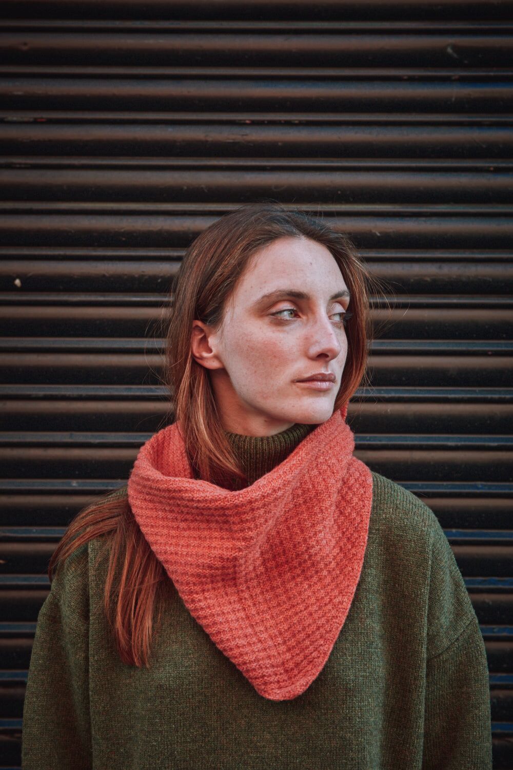 rocio waffle bandana in merino wool coral 1
