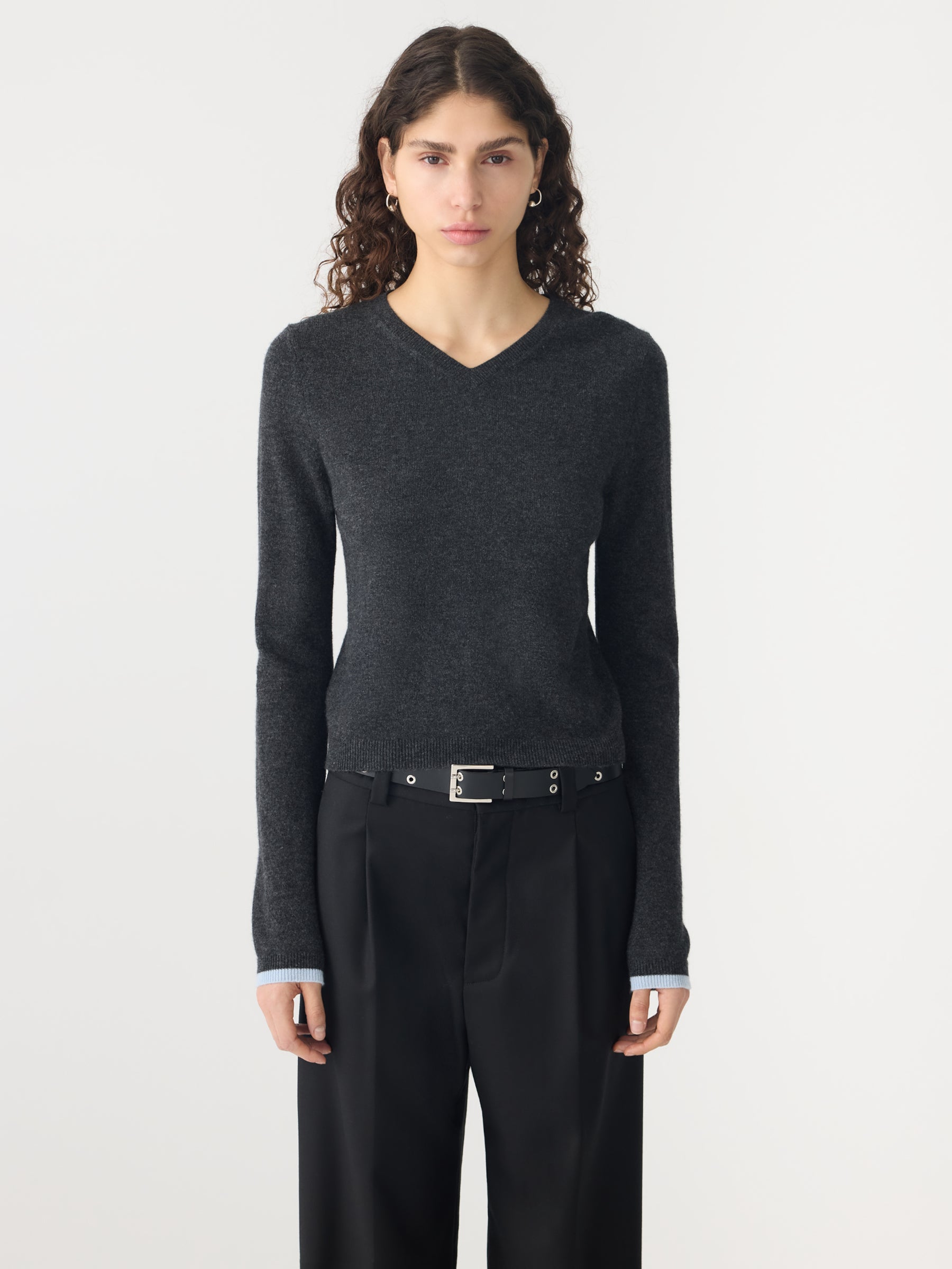 slim high v neck knit 2