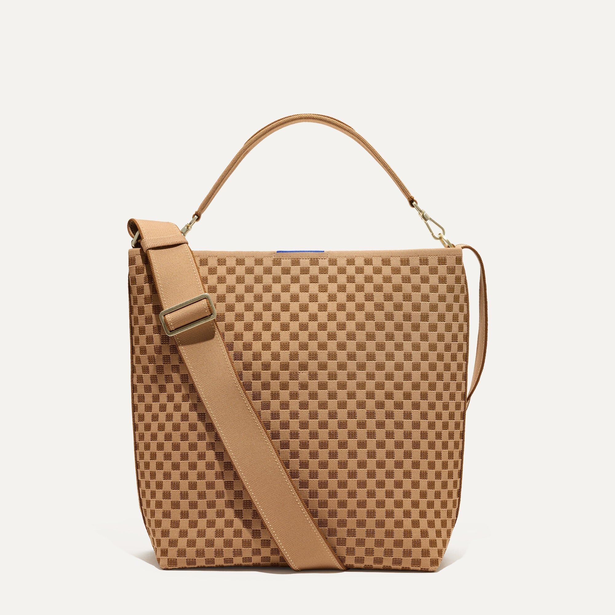 the bucket bag hazelnut 1