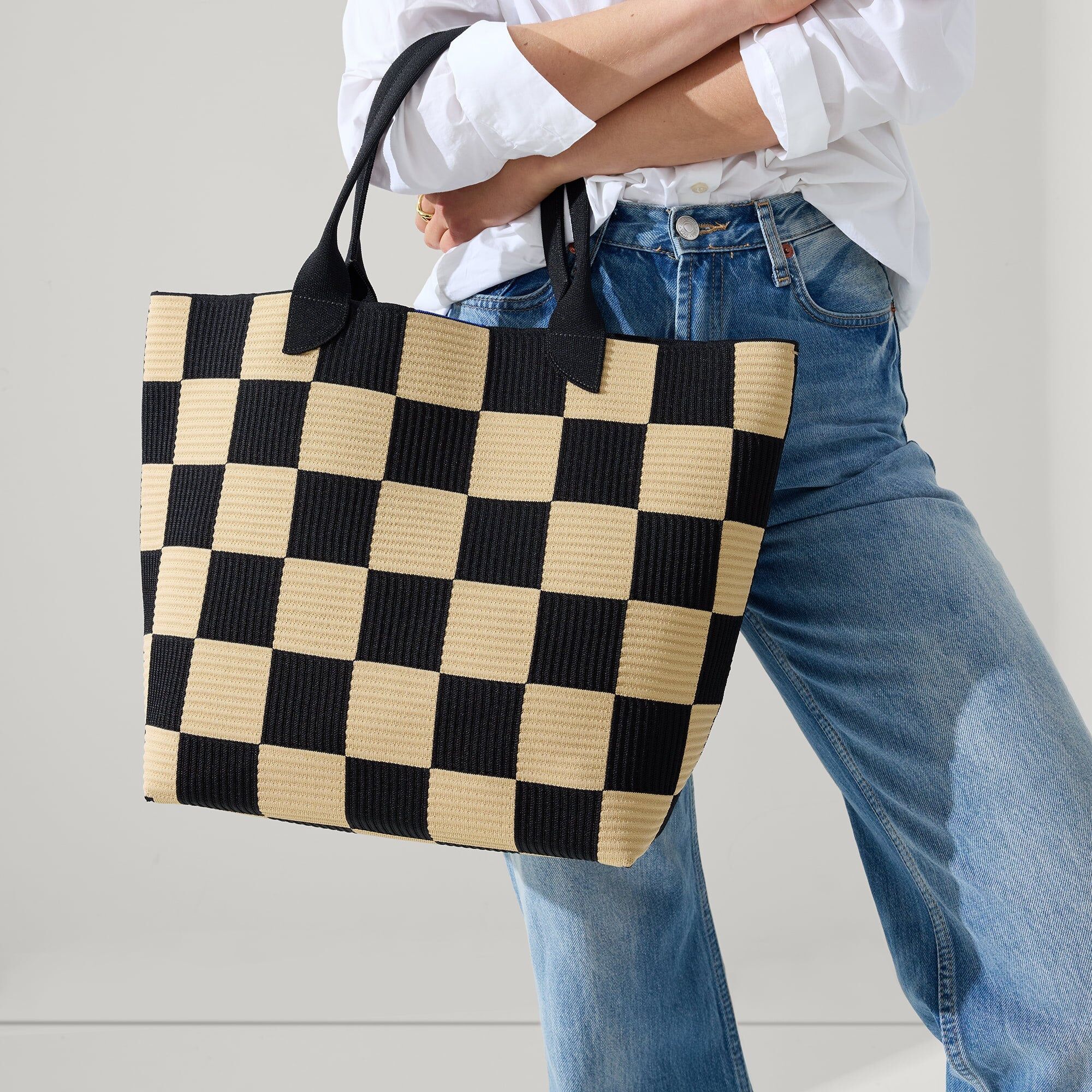the lightweight tote checker classic 3