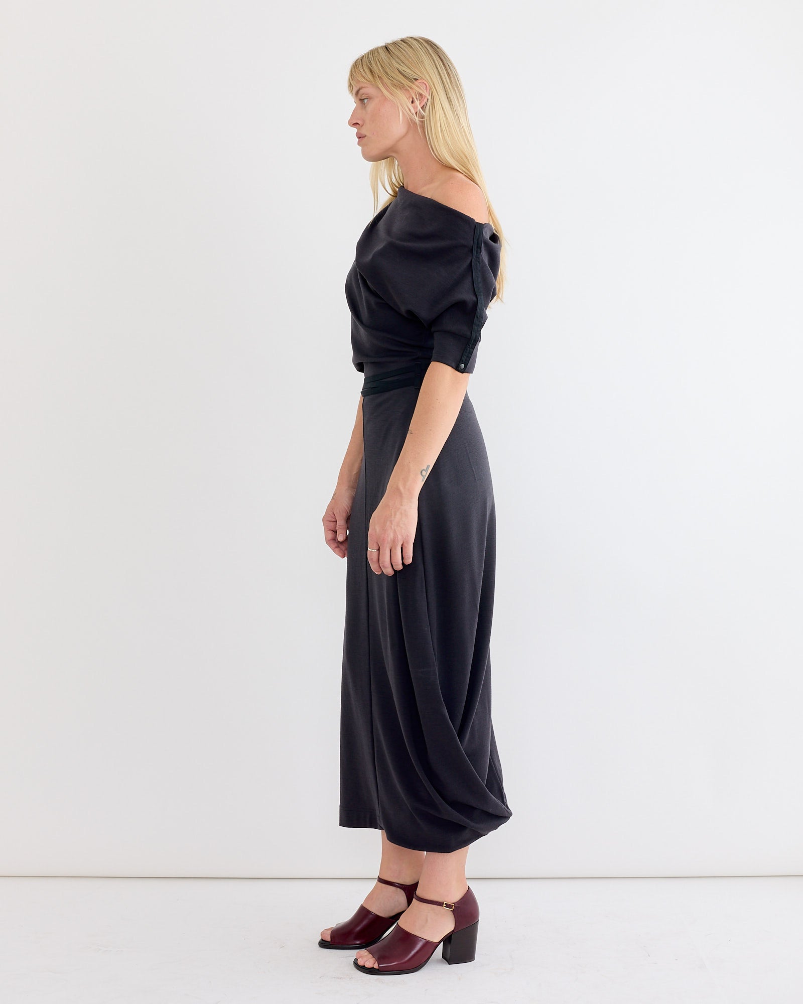 twisted hem dress in anthracite 2