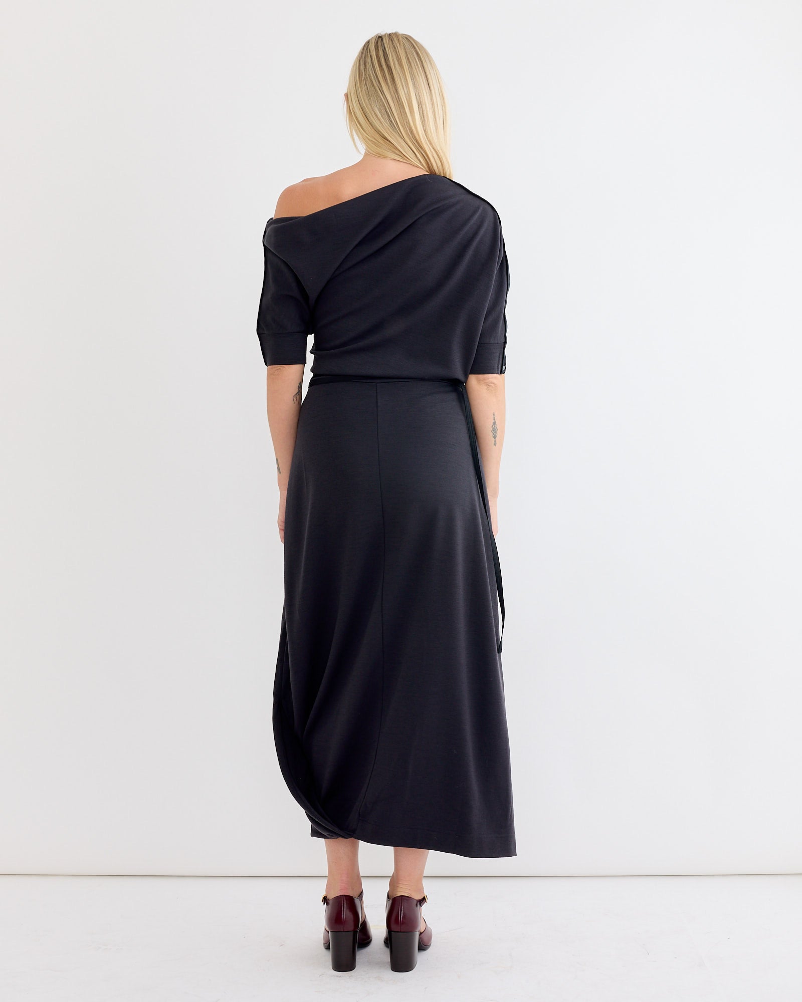 twisted hem dress in anthracite 3