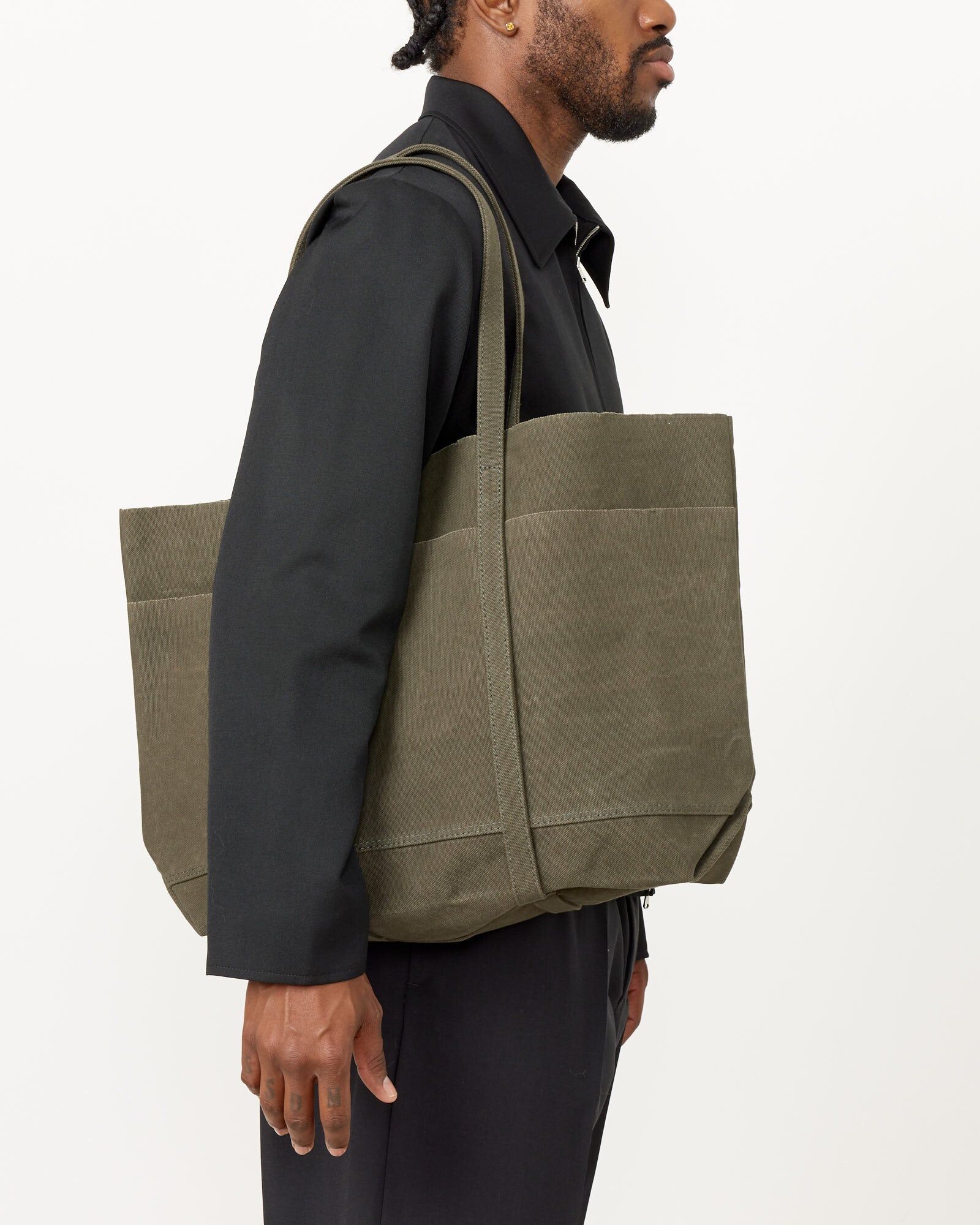 washed canvas 6 pockets tote in olive 2