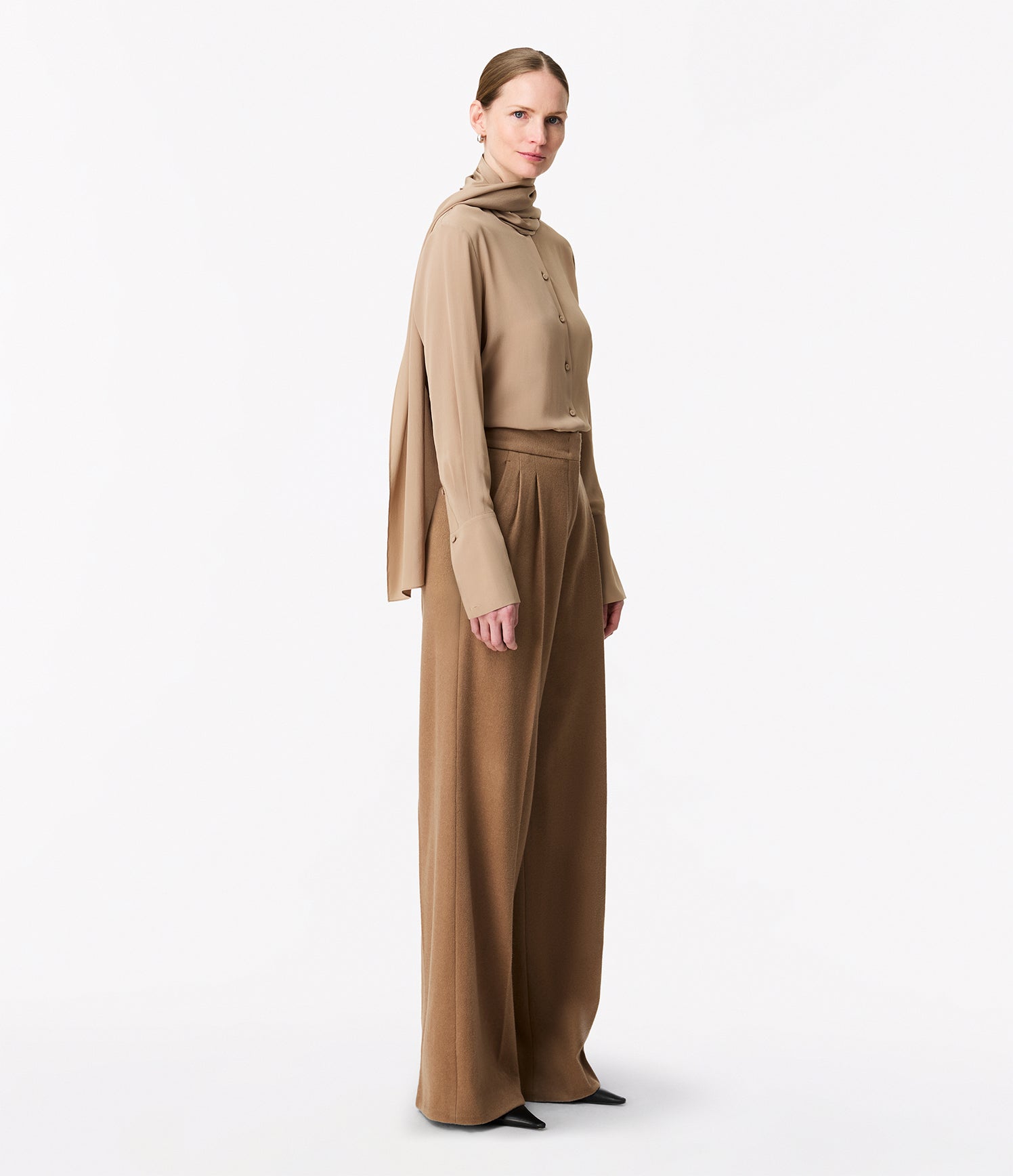 cashmere pleated trouser camel 3