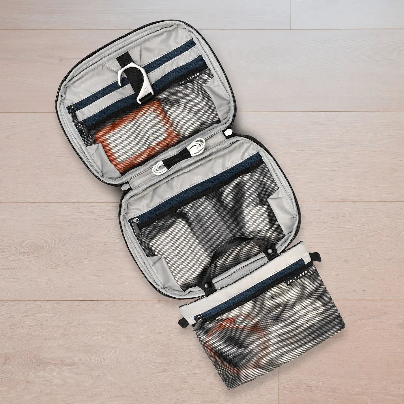 trio hanging toiletry kit 3