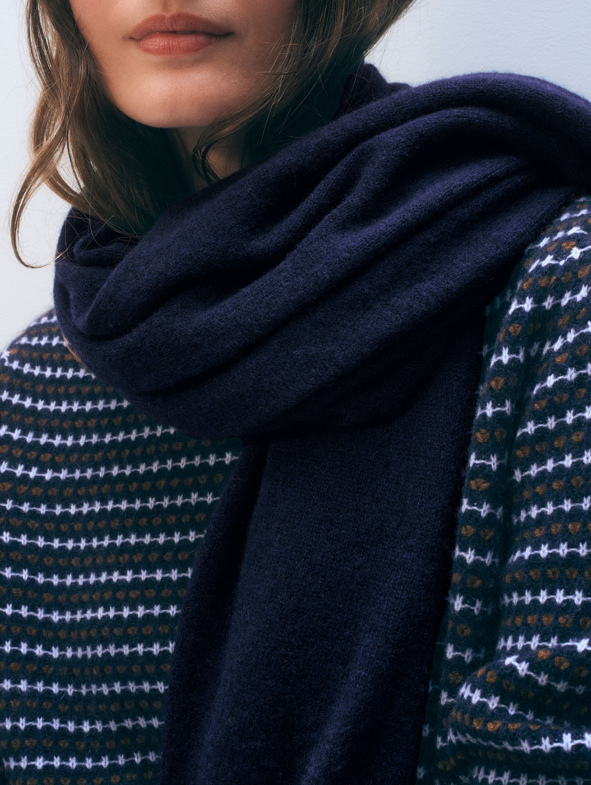 cashmere travel wrap deep navy 3