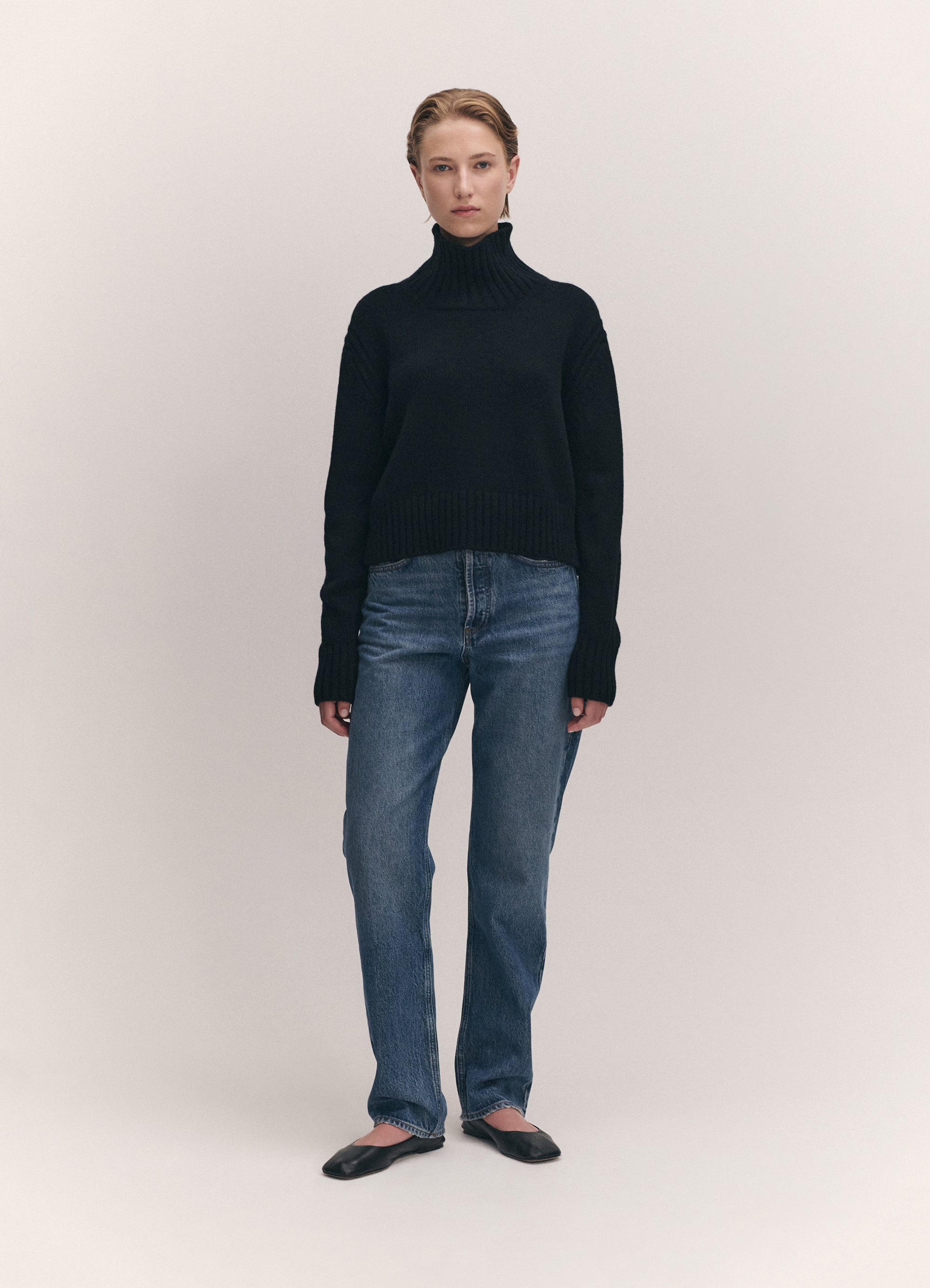 fintra crop high neck in black 3