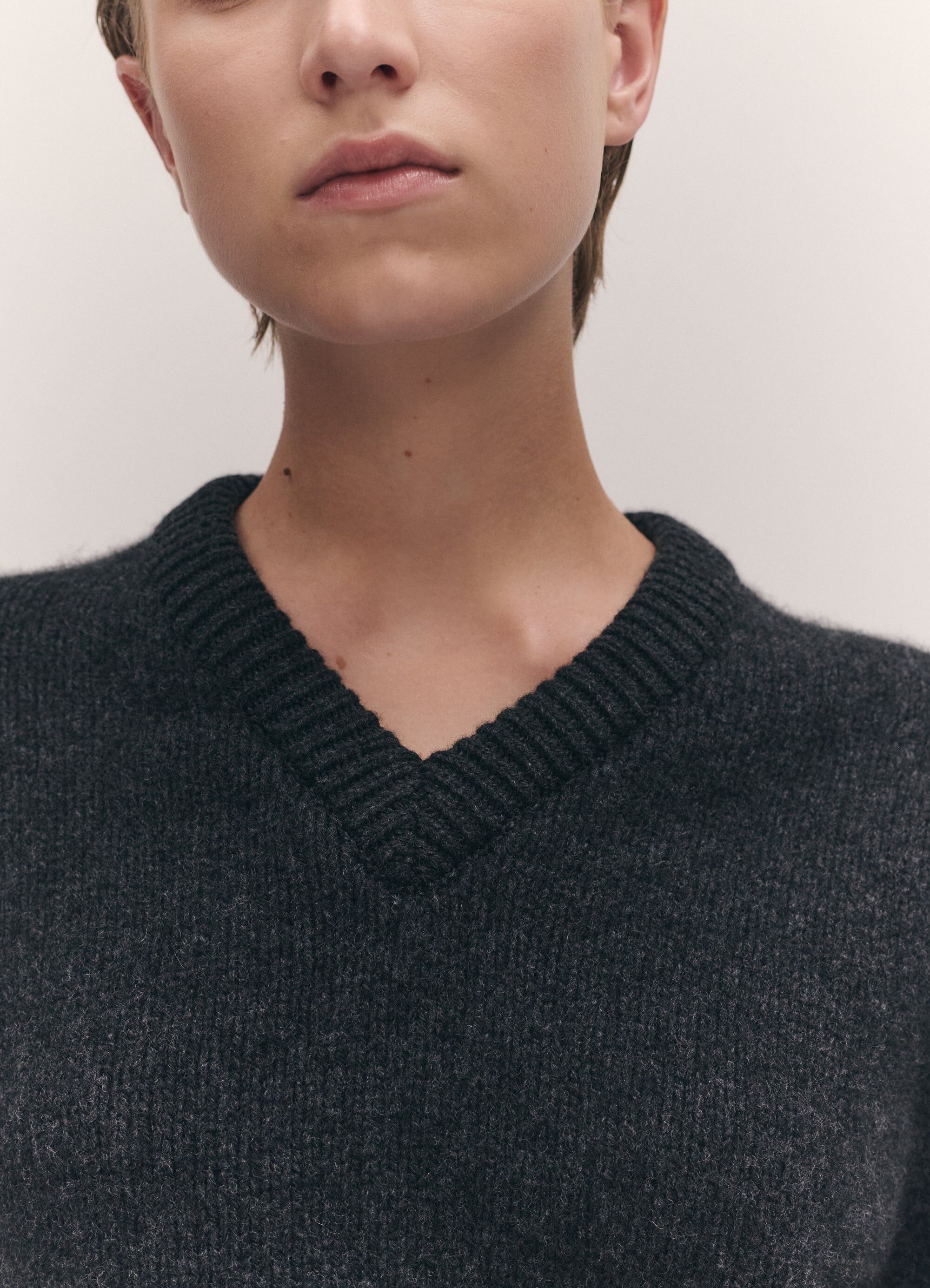glenn v neck in charcoal 3