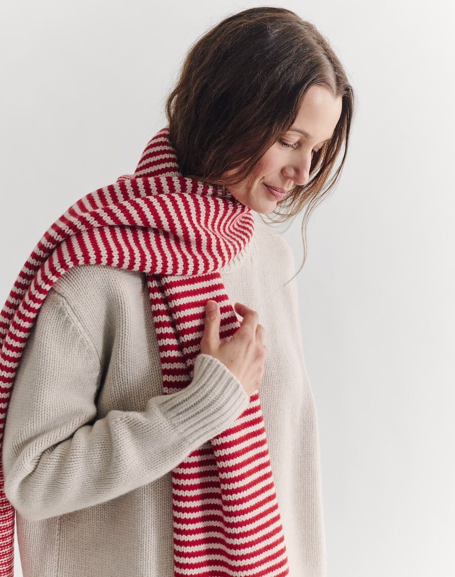 the winter weekend scarf lait carmine 3